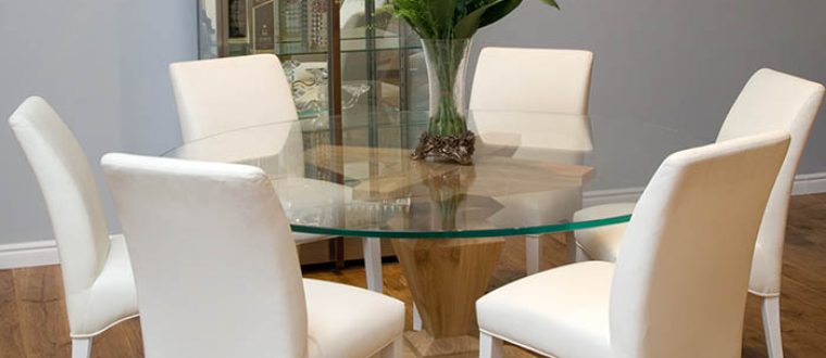 שולחן אוכל עגול רגל אבירים וזכוכית שקופה