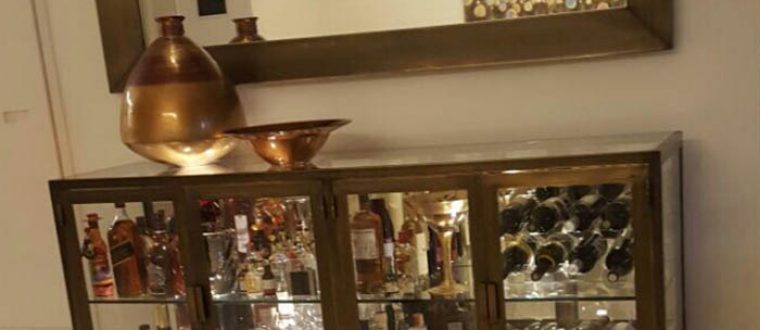 ויטרינה ומראה פליז מושחר